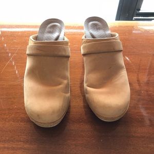 Tan Mules - Crocs brand